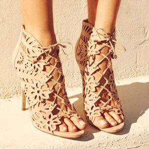 Lasercut heels sandals